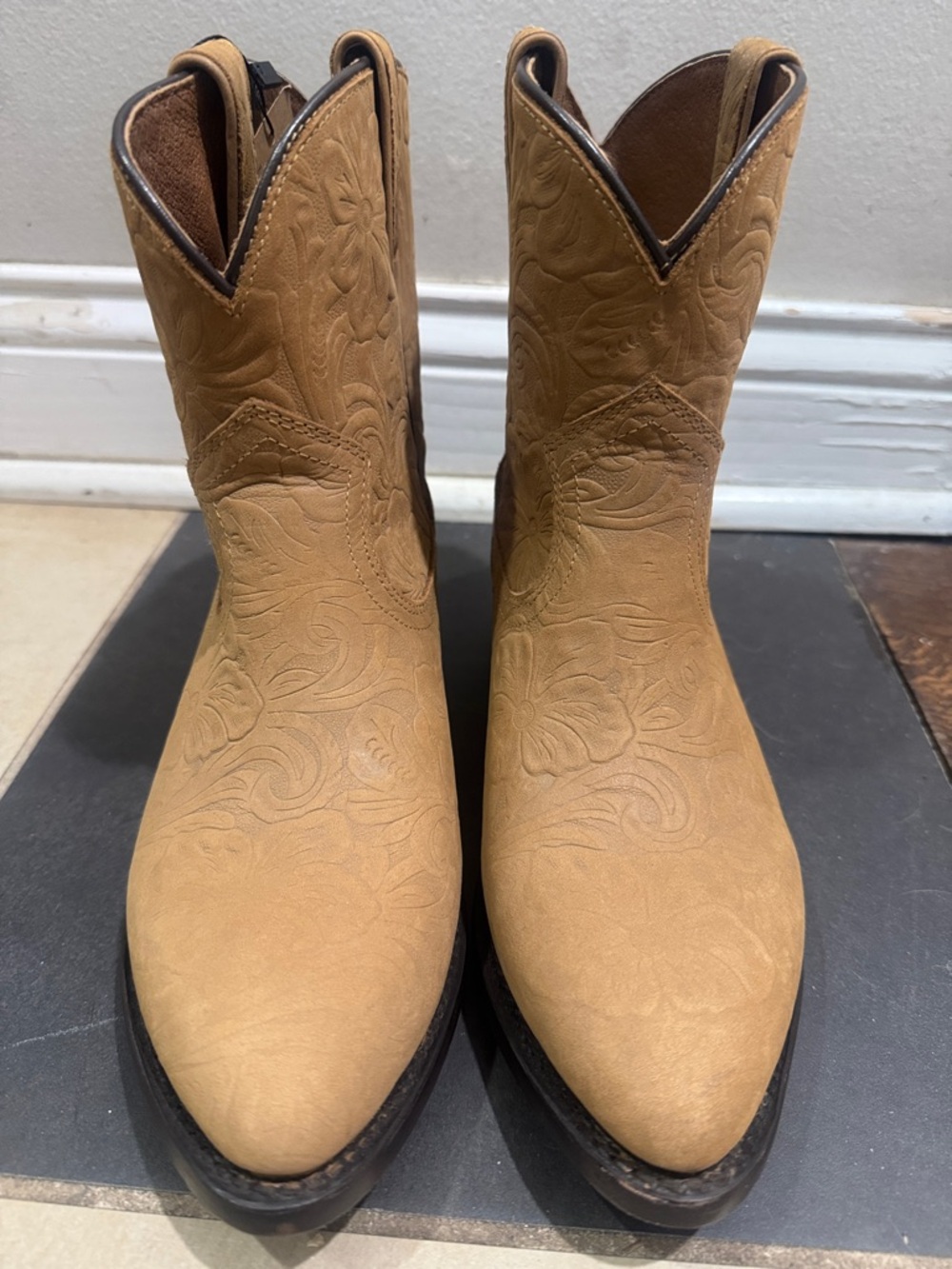 Frye Billy Short Marigold Floral Embossed Leather Western Ankle Boots 8 - Picture 3 of 8
